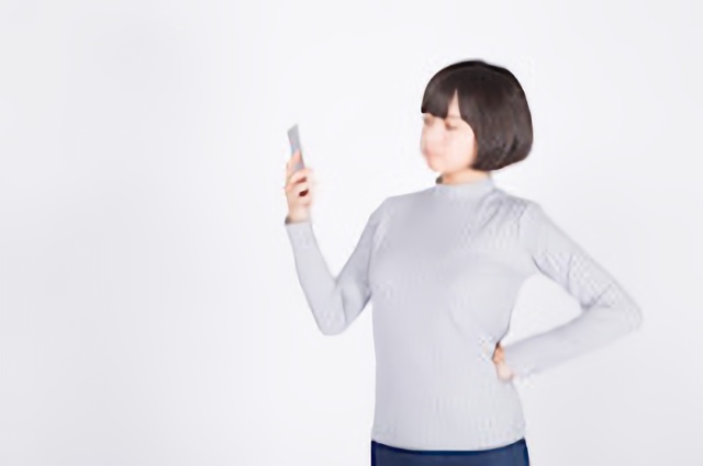 怒る